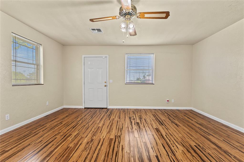 519 W Davis Avenue Property Photo 14