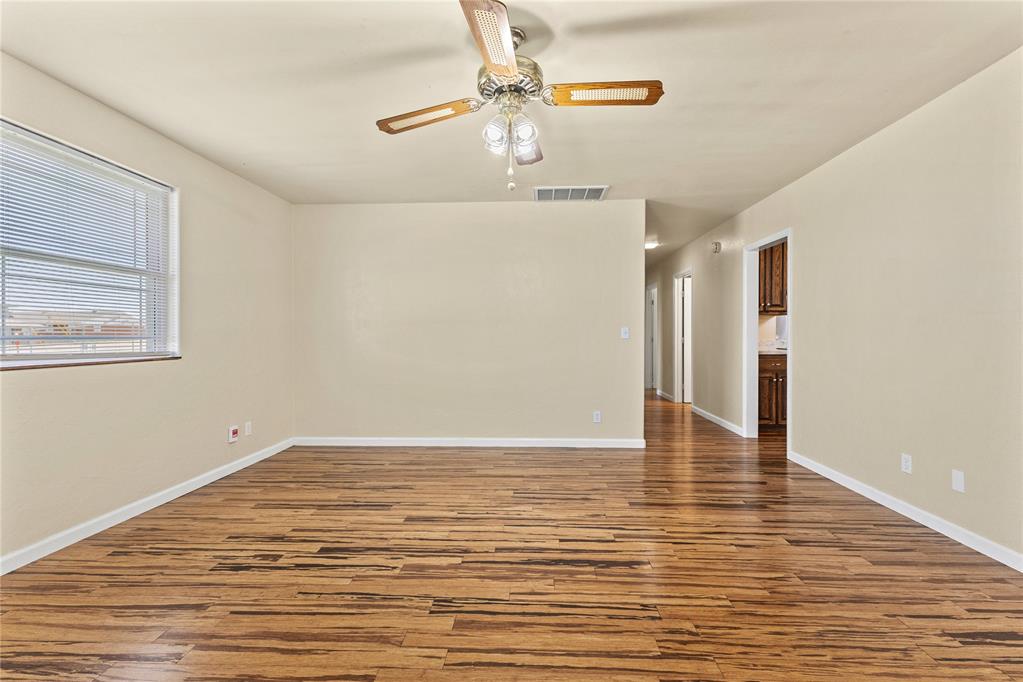 519 W Davis Avenue Property Photo 15
