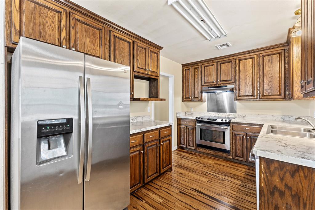 519 W Davis Avenue Property Photo 18