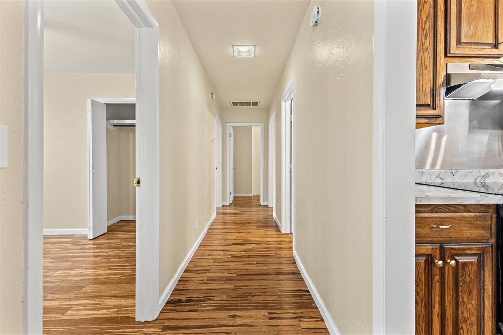 519 W Davis Avenue Property Photo 21