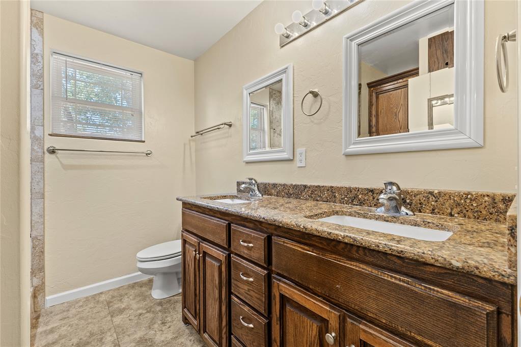 519 W Davis Avenue Property Photo 24
