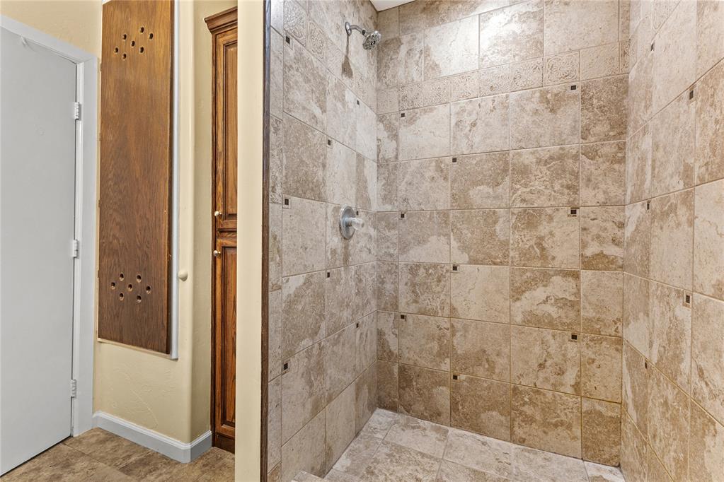 519 W Davis Avenue Property Photo 25