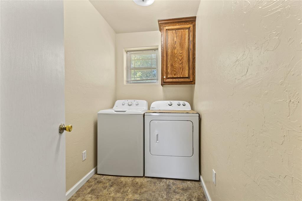 519 W Davis Avenue Property Photo 26