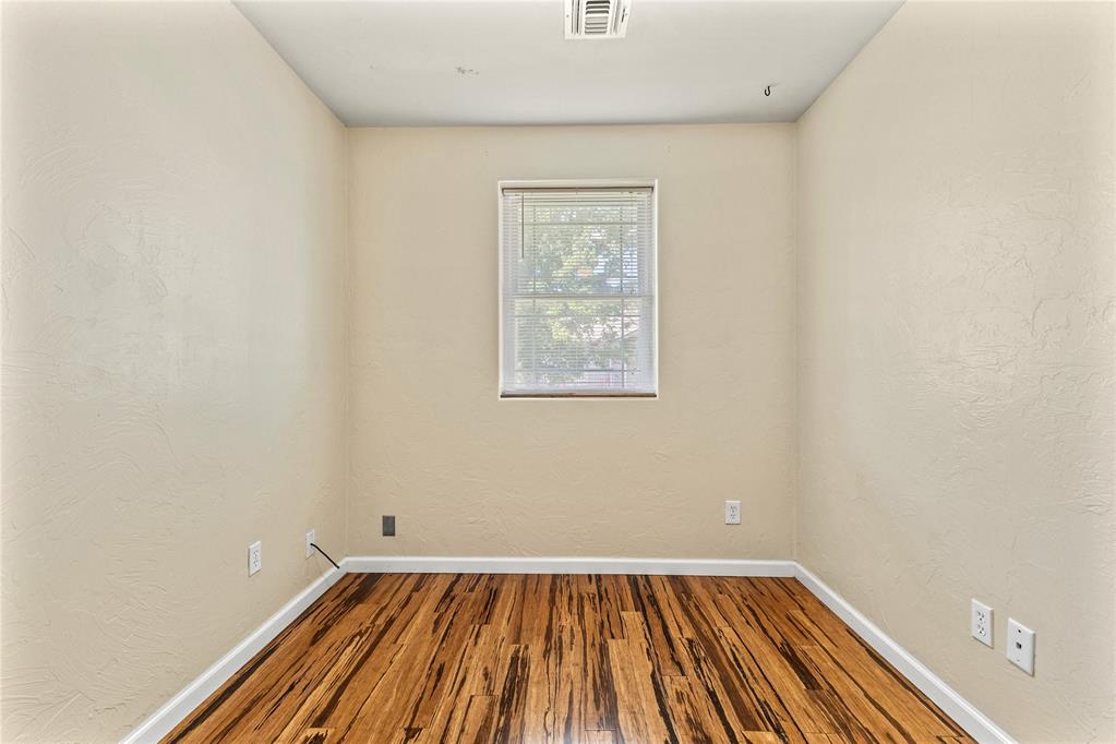 519 W Davis Avenue Property Photo 29
