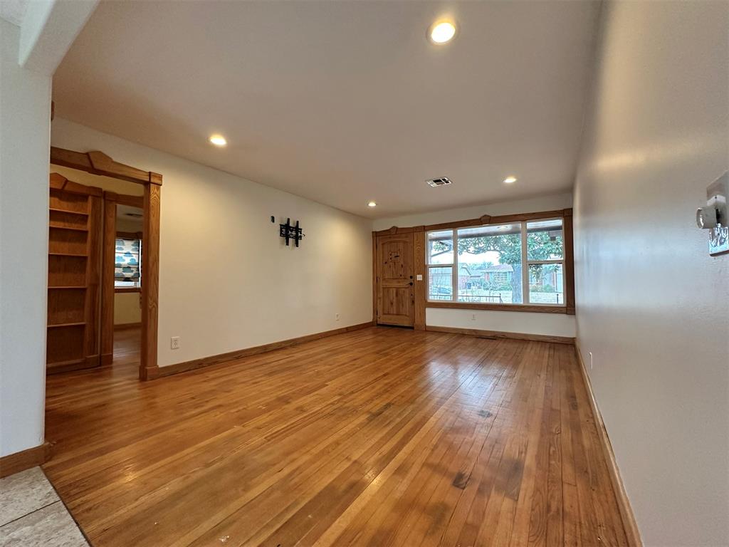 2833 Kent Drive Property Photo 3