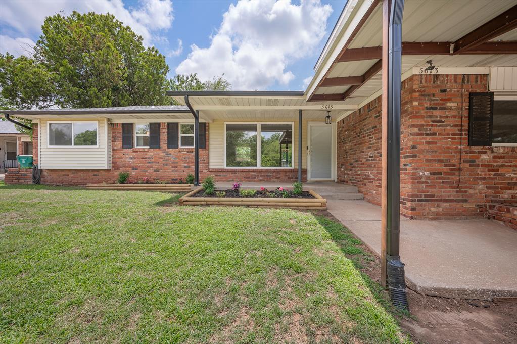 5613 NE Grand Boulevard Property Photo 1