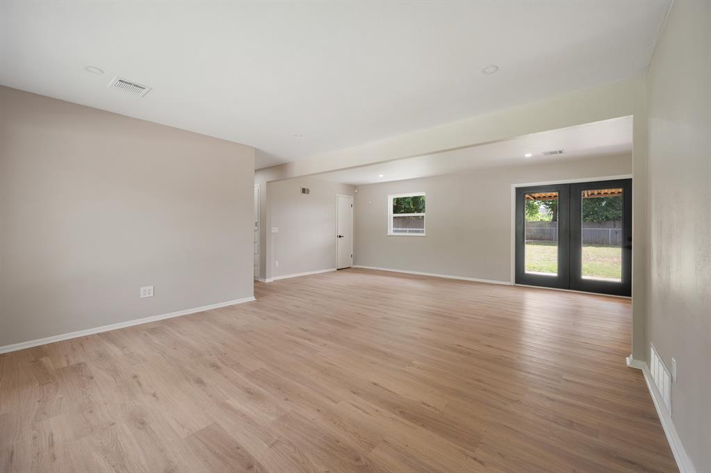 5613 Ne Grand Boulevard Property Photo 4