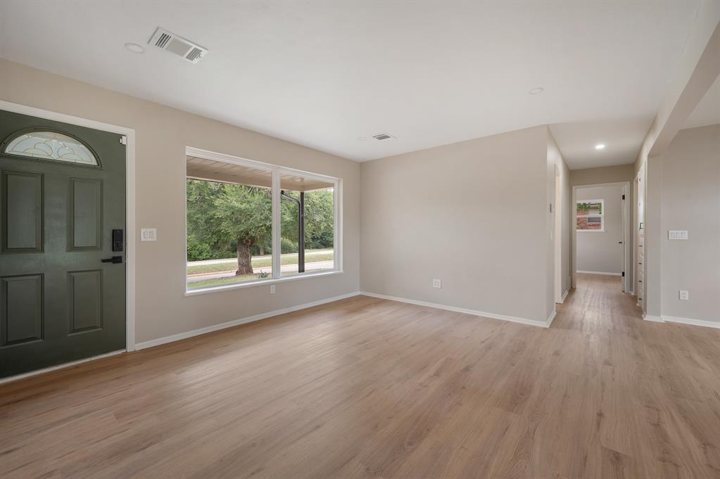5613 Ne Grand Boulevard Property Photo 7