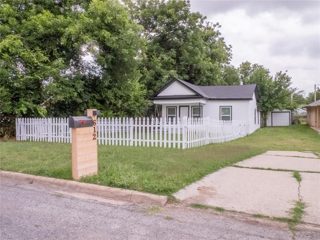 612 Nw Euclid Avenue Property Photo 6