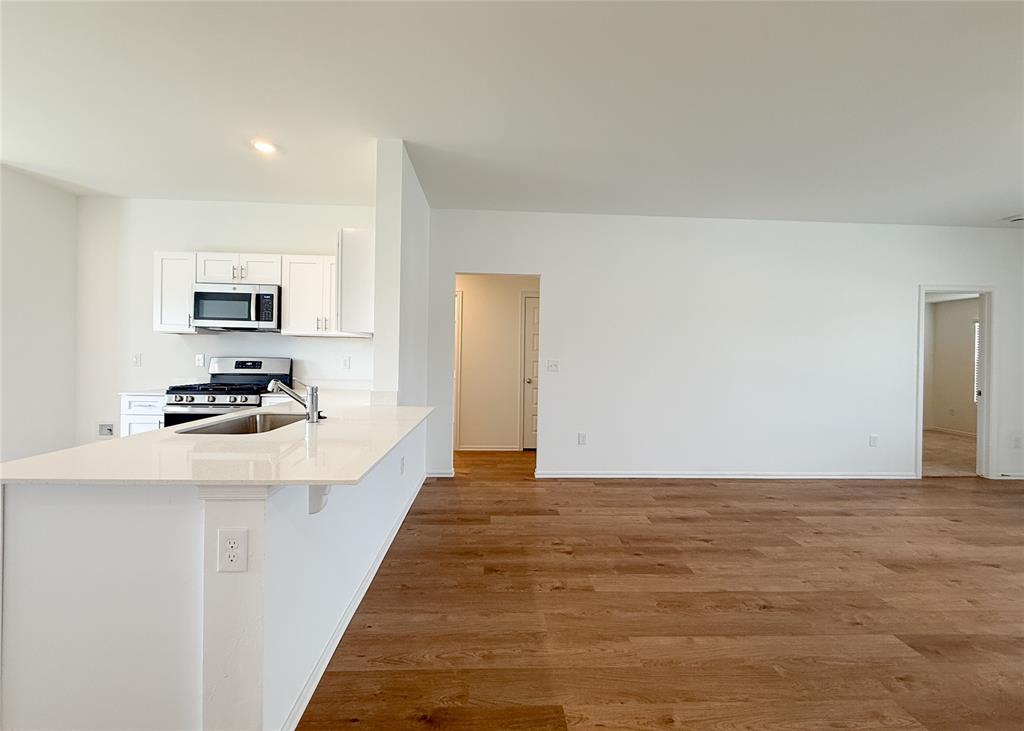 16208 Lovers Lane Property Photo 2