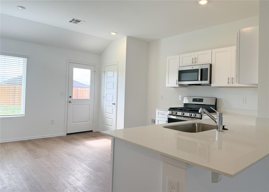 16208 Lovers Lane Property Photo 5