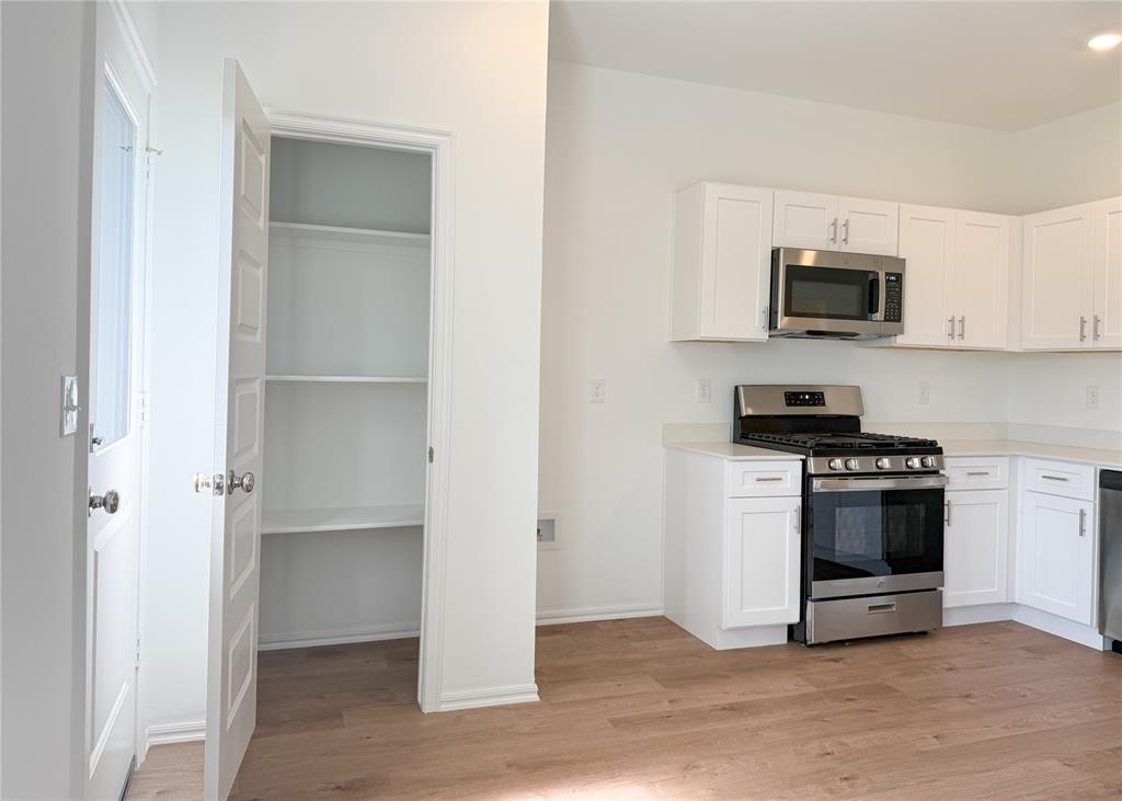 16208 Lovers Lane Property Photo 7