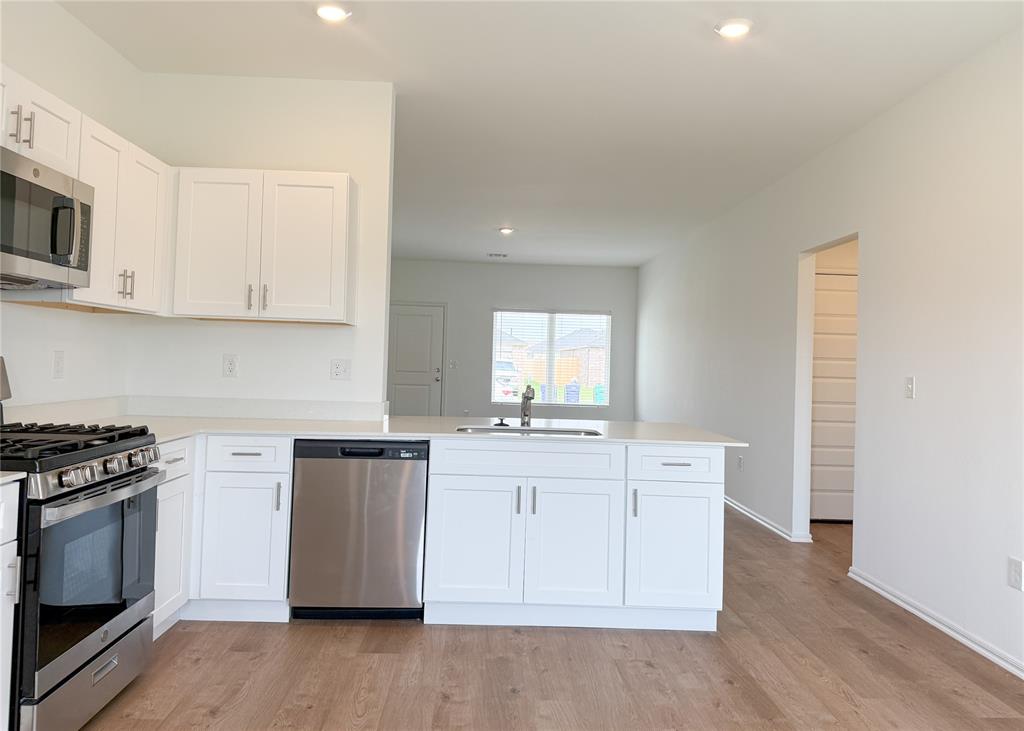 16208 Lovers Lane Property Photo 8