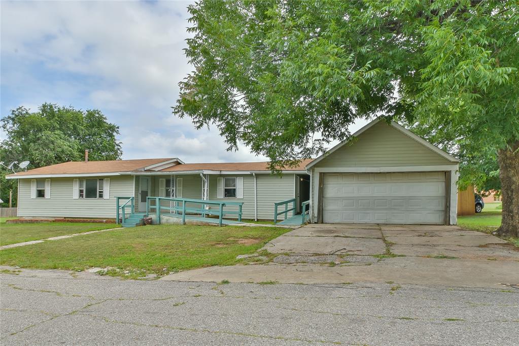 418 W Penn Street Property Photo 2