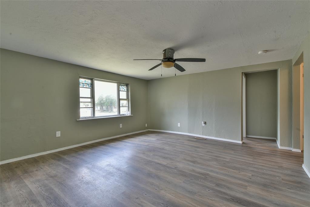 418 W Penn Street Property Photo 4