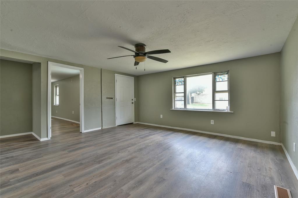 418 W Penn Street Property Photo 6