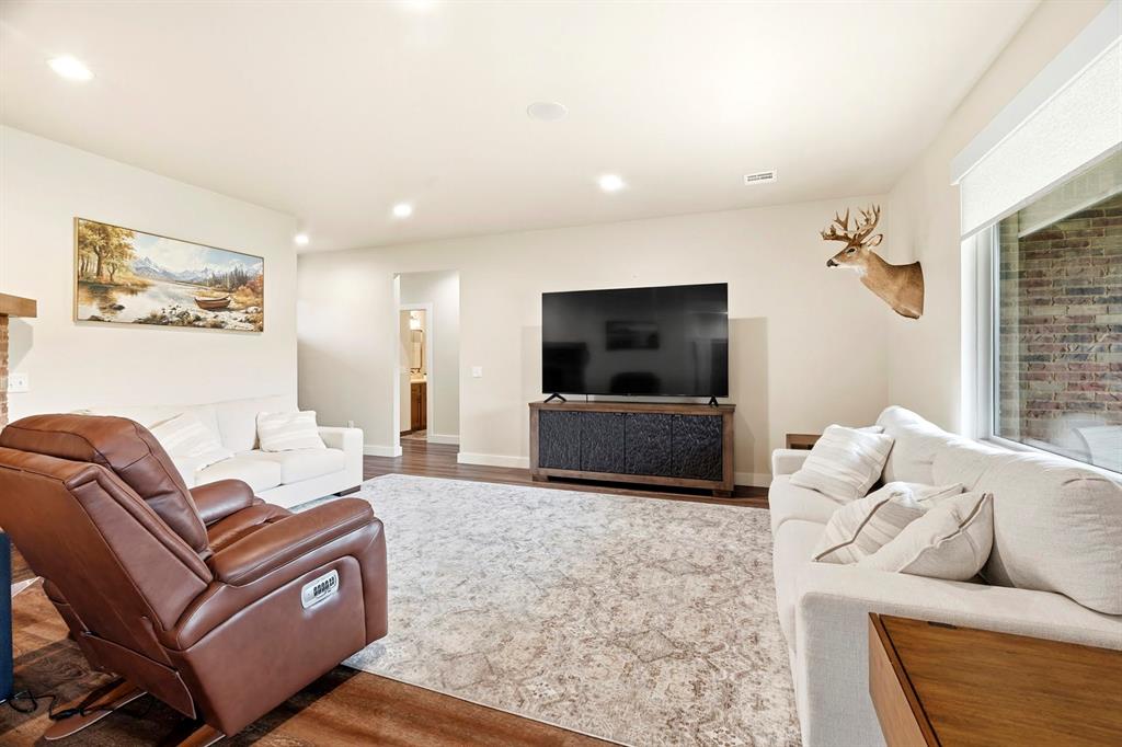 2802 N Broadway Avenue Property Photo 8