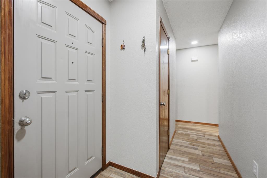 221 W Strasburg Way Property Photo 6