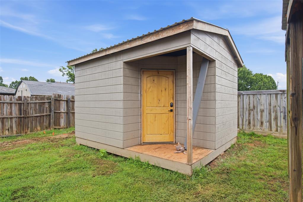 221 W Strasburg Way Property Photo 42