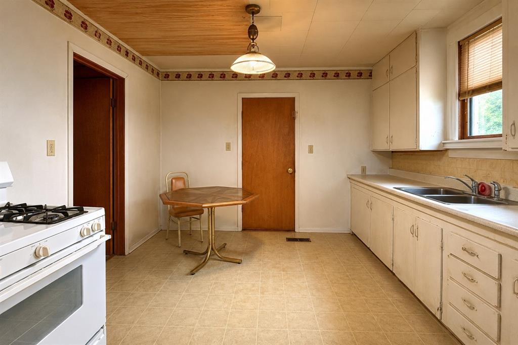 115 W First Street Property Photo 7