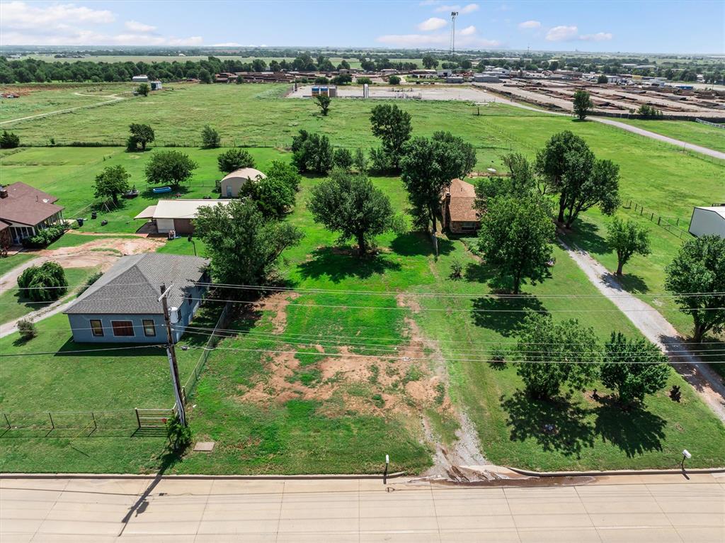 1803 S Shepard Avenue Property Photo 3