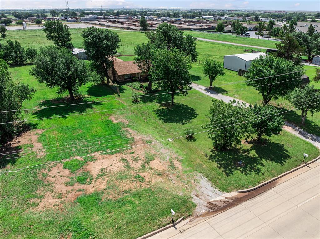 1803 S Shepard Avenue Property Photo 8