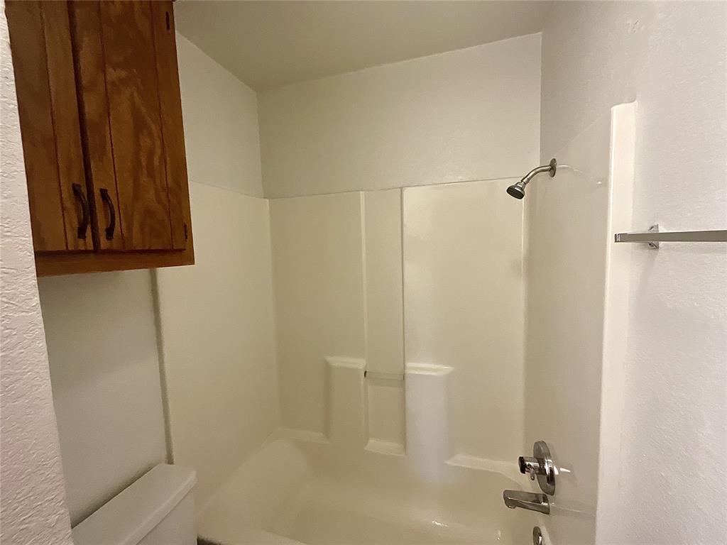 1901 E Lindsey Street 20b Property Photo 6