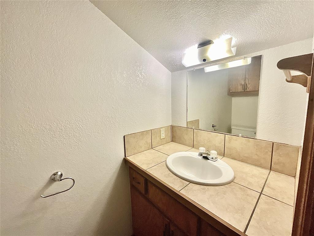 1901 E Lindsey Street 20b Property Photo 15
