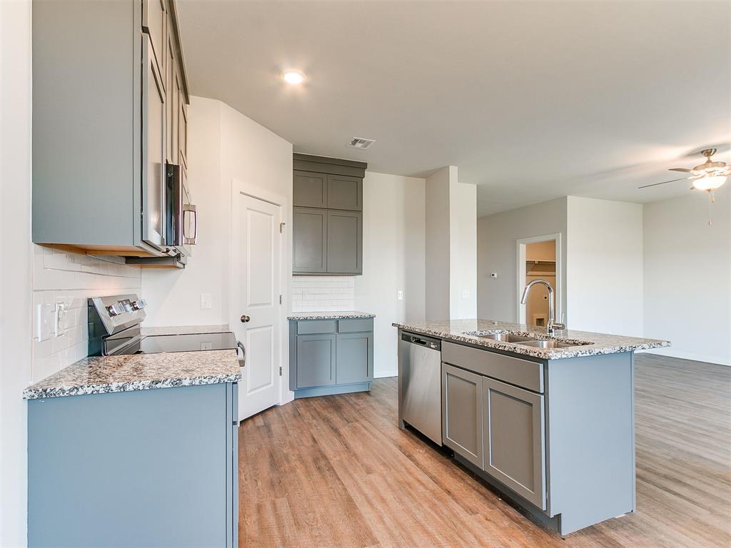 1713 Oak Way Property Photo 4