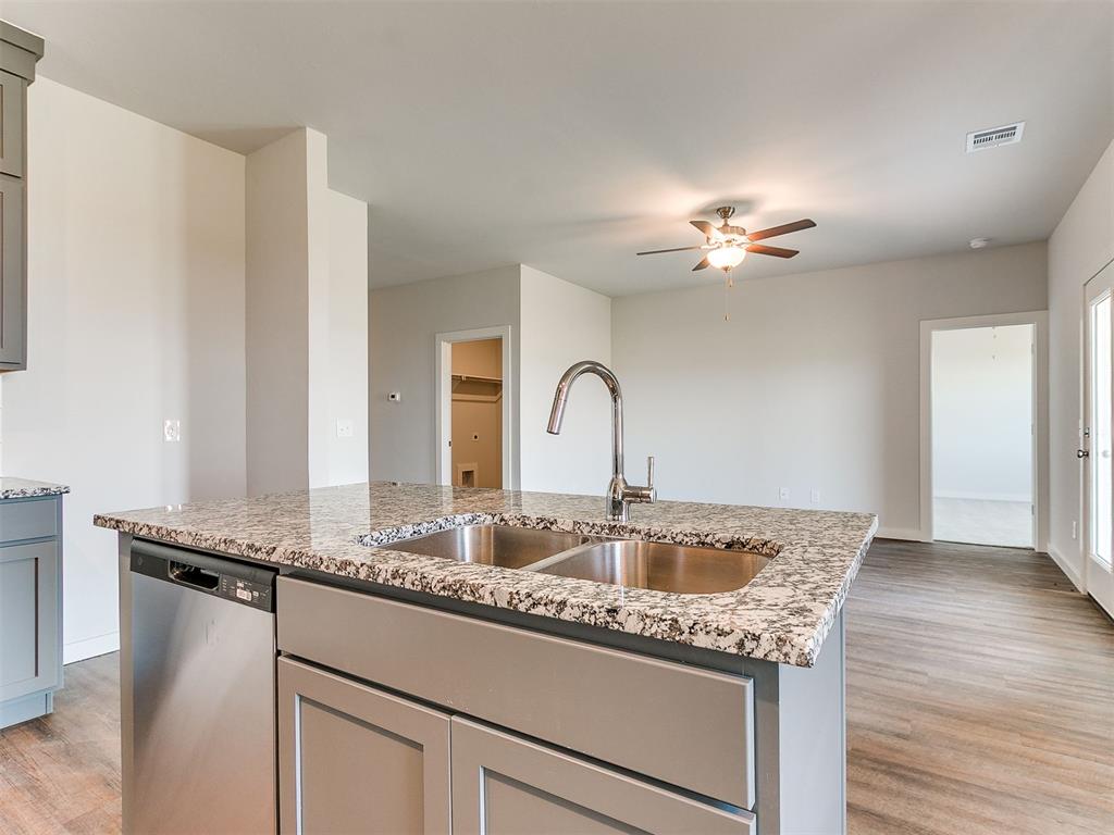 1713 Oak Way Property Photo 6