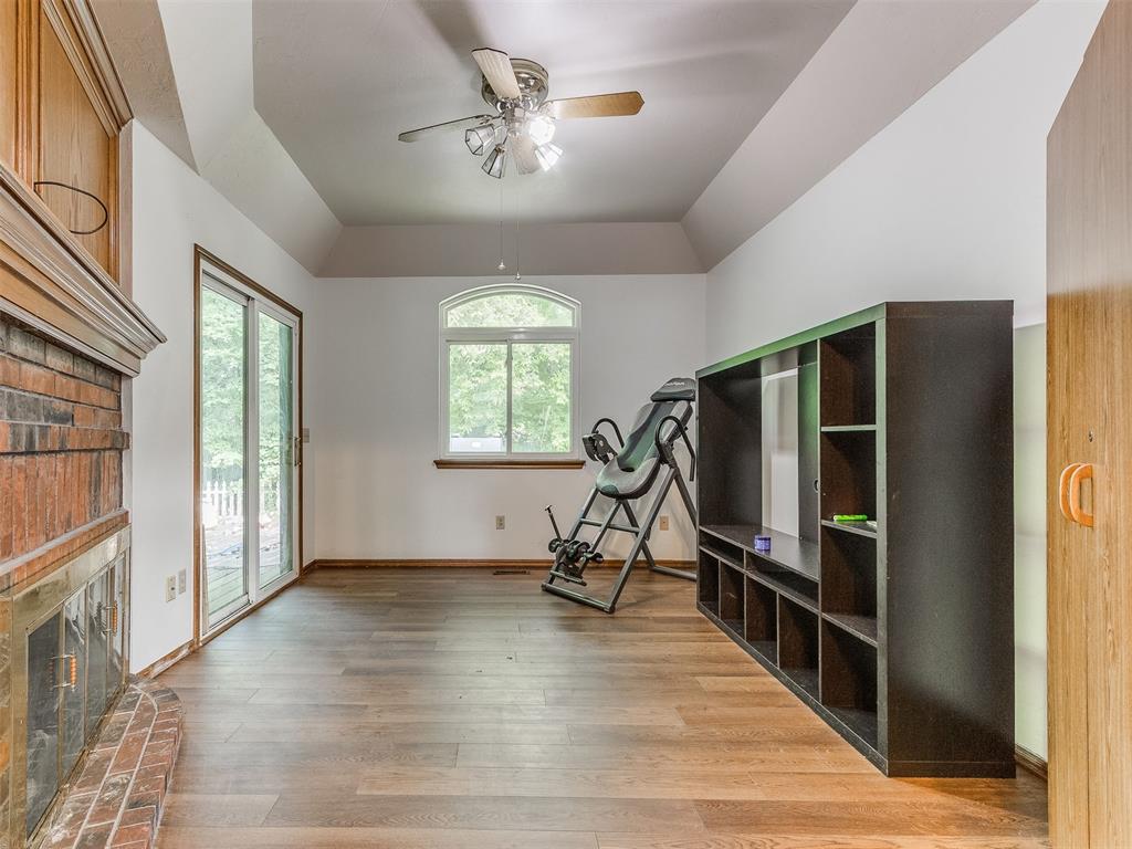 1224 Jamestown Property Photo 3