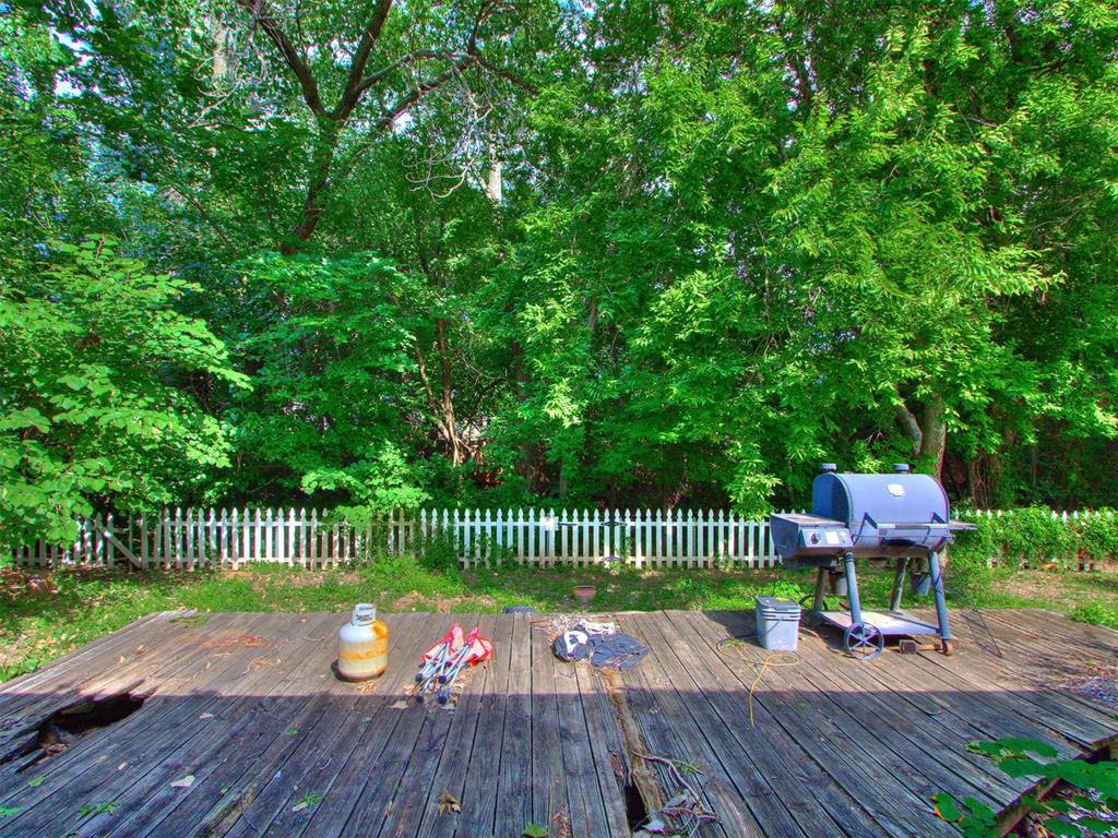 1224 Jamestown Property Photo 4