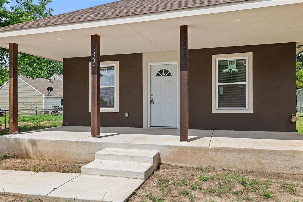207 N K Avenue Property Photo 3