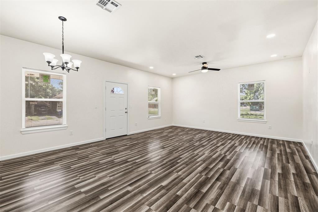 207 N K Avenue Property Photo 4