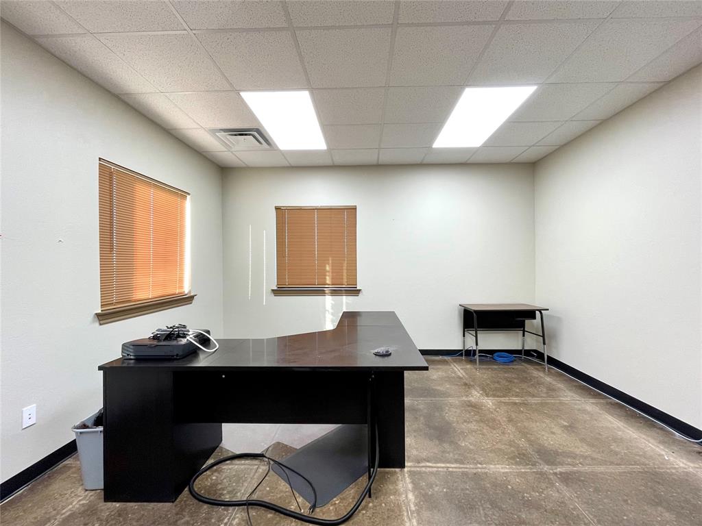 404 W Pikes Peak Road Property Photo 3