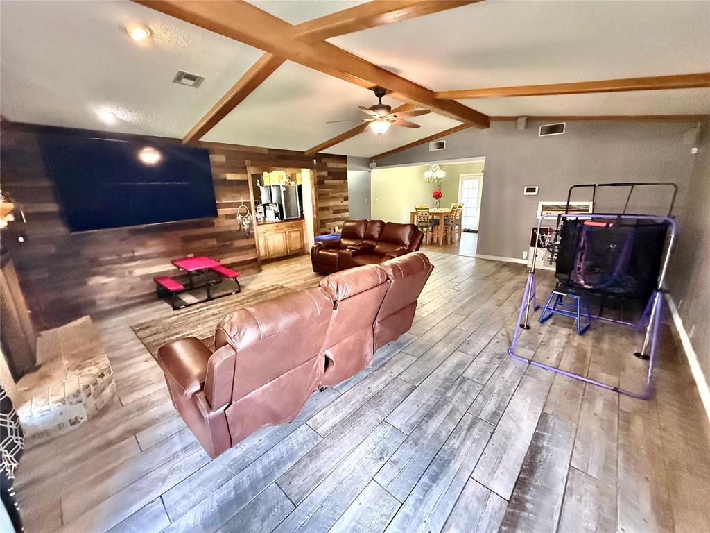 1209 S Trail Drive Property Photo 4