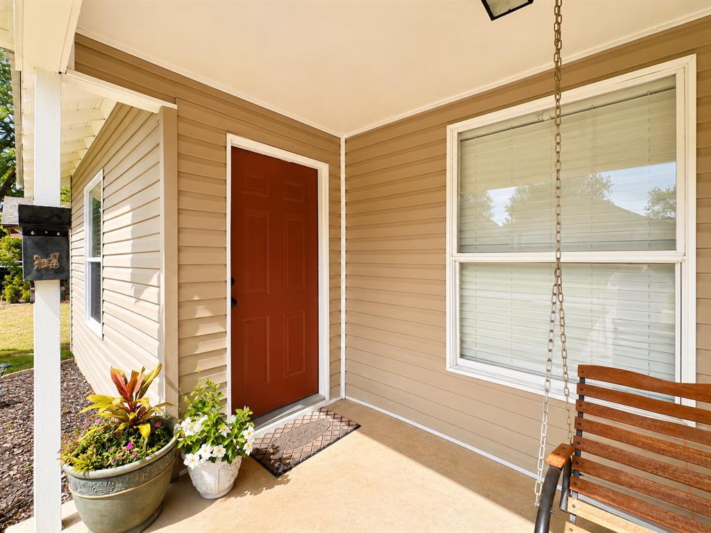 320 S Bailey Street Property Photo 3