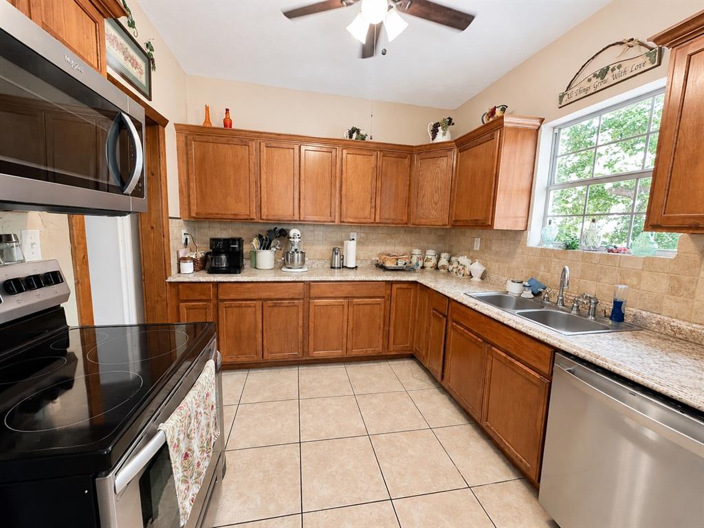 320 S Bailey Street Property Photo 6