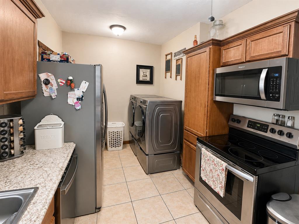 320 S Bailey Street Property Photo 8