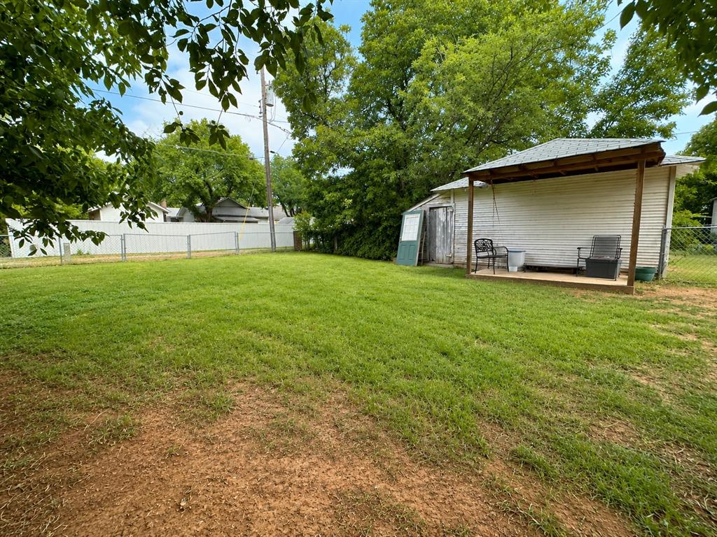 320 S Bailey Street Property Photo 15