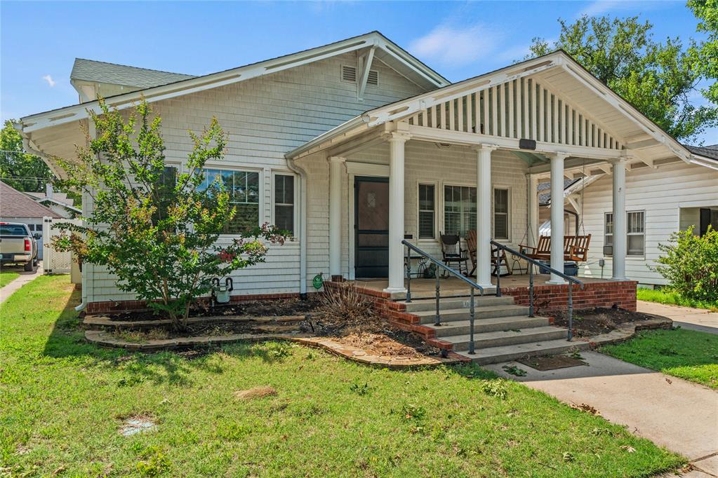 1108 S Hoff Avenue Property Photo 3