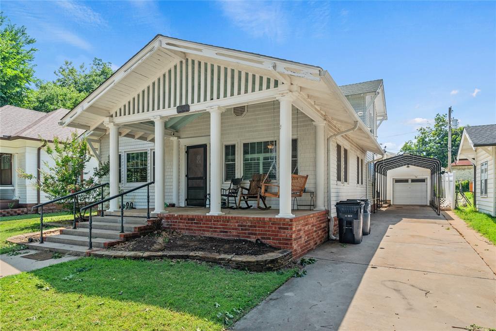 1108 S Hoff Avenue Property Photo 4