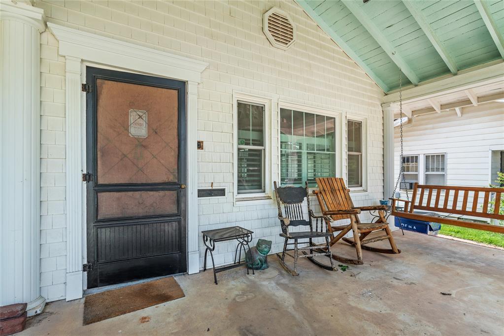 1108 S Hoff Avenue Property Photo 5