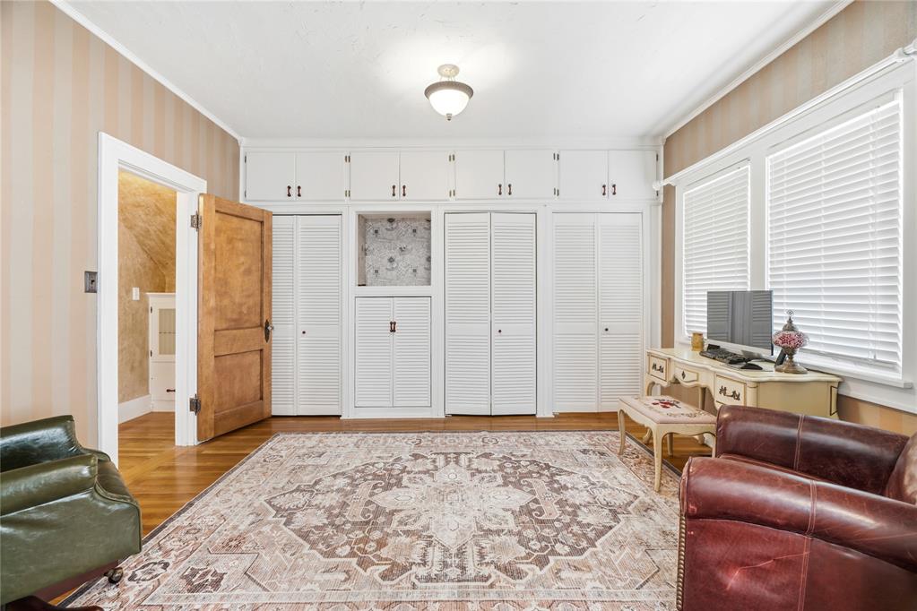 1108 S Hoff Avenue Property Photo 19