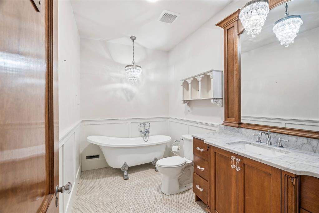 1108 S Hoff Avenue Property Photo 20