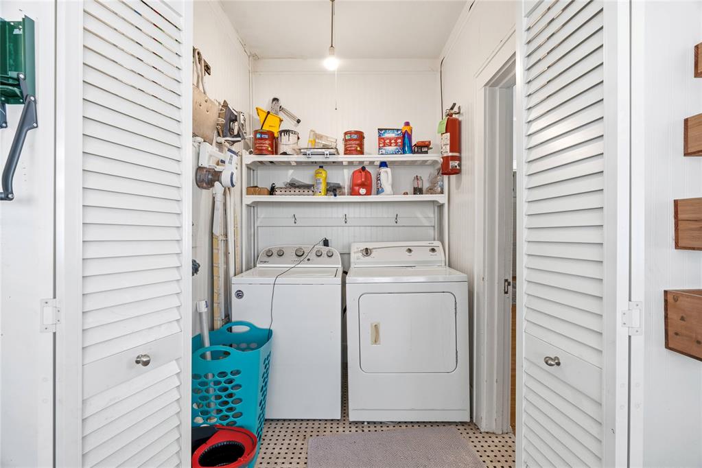 1108 S Hoff Avenue Property Photo 24