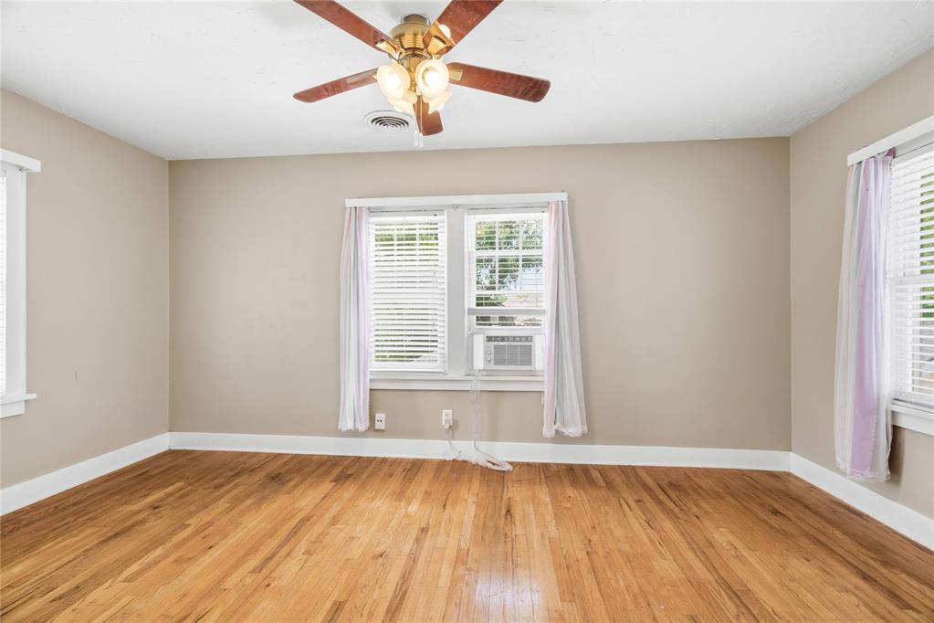 1108 S Hoff Avenue Property Photo 28