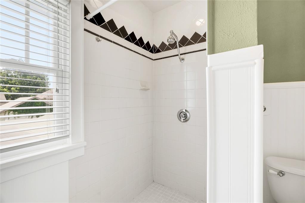 1108 S Hoff Avenue Property Photo 32