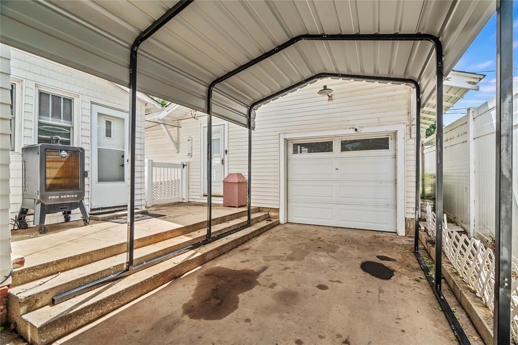 1108 S Hoff Avenue Property Photo 33