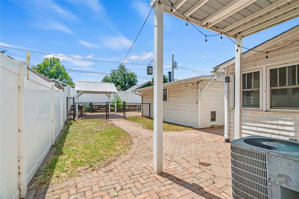 1108 S Hoff Avenue Property Photo 39